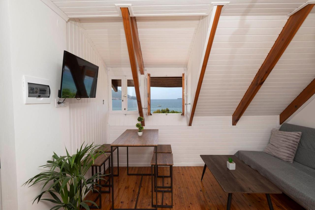 Apartmán Giorgos House Attic Gialova Exteriér fotografie