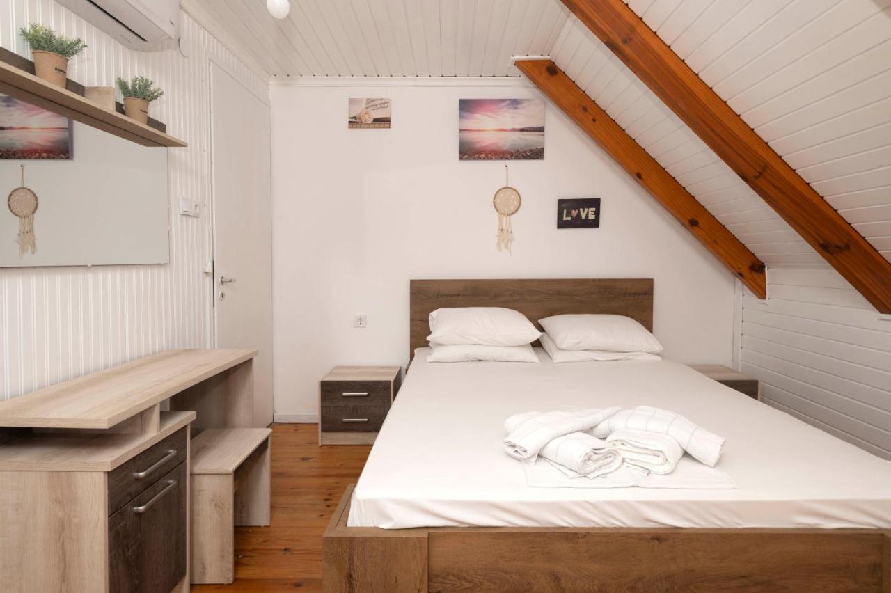Apartmán Giorgos House Attic Gialova Exteriér fotografie